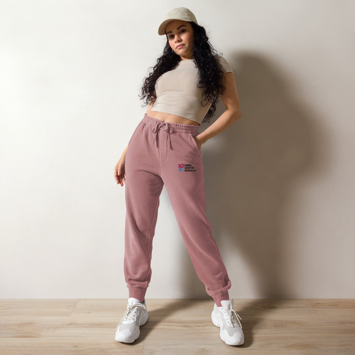 LOVE LOOKS GOOD - Unisex Sweatpants