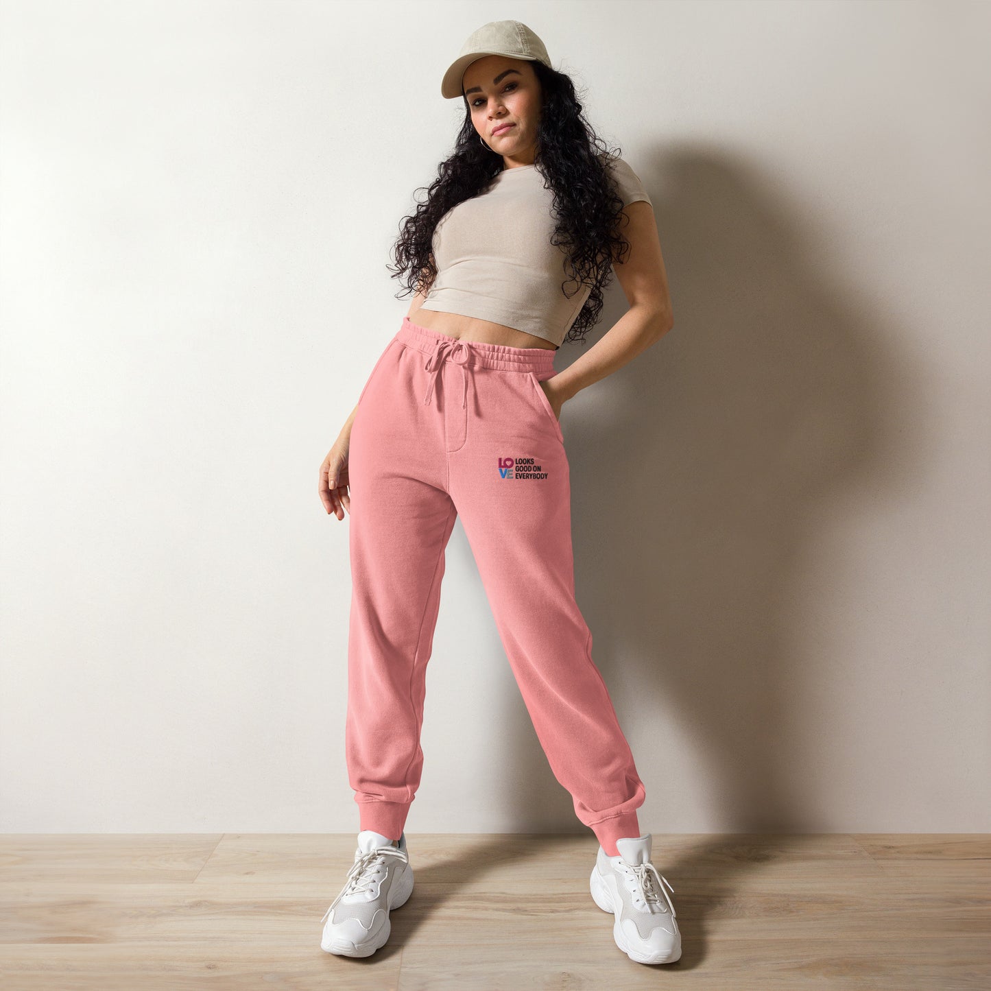 LOVE LOOKS GOOD - Unisex Sweatpants